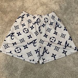 Bravest Studios Shorts Size L